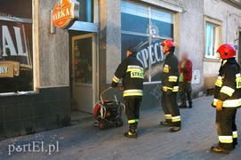 Nocny pożar w zakładzie fryzjerskim