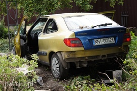 Citroenem wpadł do ogródka