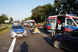 Wypadek w Kazimierzowie. \"Siódemka\" zablokowana