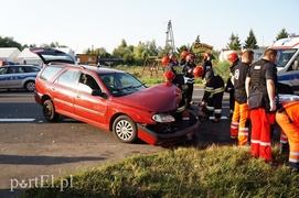 Wypadek w Kazimierzowie. \"Siódemka\" zablokowana