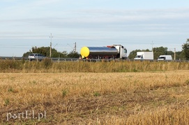 S7: autokar uderzył w tył cysterny
