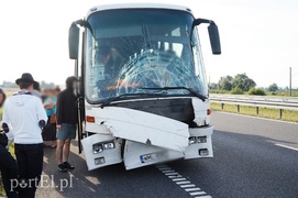 S7: autokar uderzył w tył cysterny