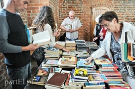 Wielka wyprzedaż w bibliotece
