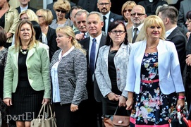 Za mundurem młodzież sznurem