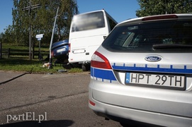 Groźne zdarzenie na Fromborskiej. Skoda wjechała w bus z dziećmi
