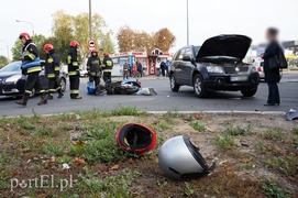 Zderzenie skutera z osobówką. Dwie osoby w szpitalu