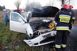 Czołowe zderzenie w Dąbrowie. Siedem osób rannych