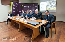 Zamiast węgla sprasowana słoma i drewno