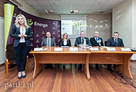 Zamiast węgla sprasowana słoma i drewno