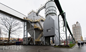 Zamiast węgla sprasowana słoma i drewno