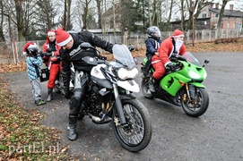 Motomikołaje sprawiają dzieciom radość