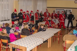 Motomikołaje sprawiają dzieciom radość