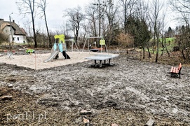 Plac zabaw w błocie