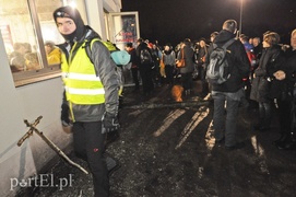 W błocie i w ciemnościach walczyli ze słabościami