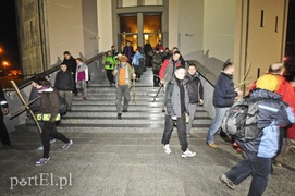 W błocie i w ciemnościach walczyli ze słabościami