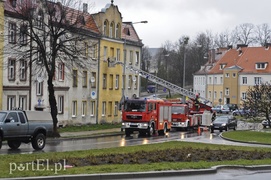 Ogień w mieszkaniu, lokator poparzony (aktualizacja)