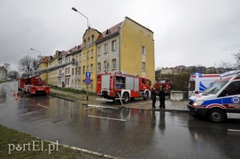 Ogień w mieszkaniu, lokator poparzony (aktualizacja)