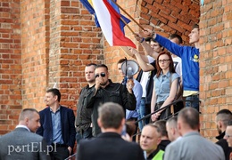 Nie będziemy padać na kolana, będziemy współpracować