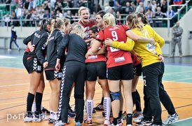 Start przedłużył nadzieję na medal! (piłka ręczna)