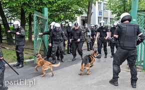 Policja kontra kibice na stadionie