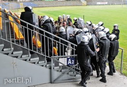 Policja kontra kibice na stadionie