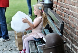 Ale sztuka! Przy śniadaniu i na trawie