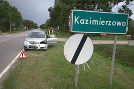 Wypadek za wiaduktem, trzy osoby w szpitalu