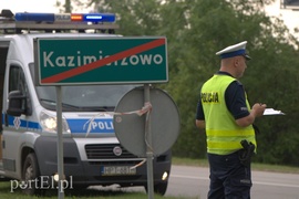 Wypadek za wiaduktem, trzy osoby w szpitalu