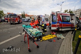 Wypadek karetki na 12 Lutego. Jedna osoba nie żyje, trzy w ciężkim stanie trafiły do szpitala