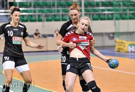 Start bliski zremisowania z mistrzyniami (piłka ręczna)