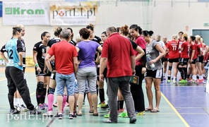 Start bliski zremisowania z mistrzyniami (piłka ręczna)