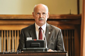 Władza się kłóci, a długi rosną