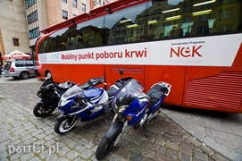 Upuszczają sobie krwi i zachęcają do tego innych