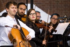 Charyzma i energia na scenie