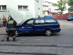 Passatem wjechała pod tramwaj