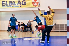 Meblarze rozbili rywala (piłka ręczna)
