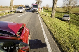 Mercedes wypchnięty z drogi, ucierpiały dzieci