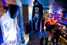 Krwawe Halloween Party w Specjal Pubie