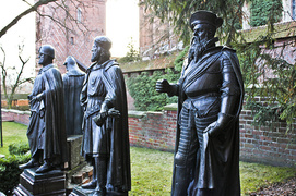 Tylko dwa zamki, a ciekawostek i tajemnic mnóstwo