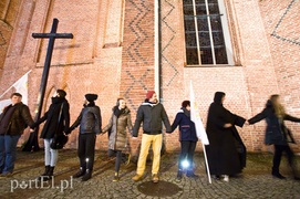 Zbiorowe ściskanie pod katedrą