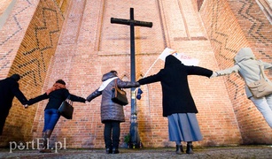 Zbiorowe ściskanie pod katedrą