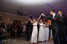 Polonez zatańczony trójkami