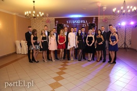 Polonez zatańczony trójkami