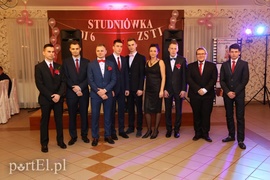 Polonez zatańczony trójkami