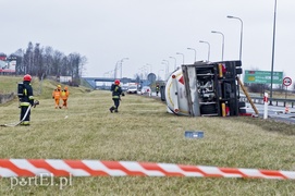 Przewrócona cysterna na berlince