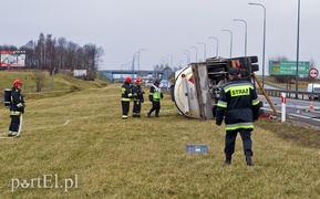 Przewrócona cysterna na berlince