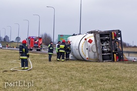 Przewrócona cysterna na berlince