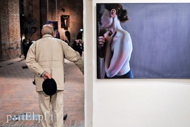 Kobieta na pierwszym planie