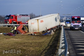 Wypadek tira na \"siódemce\". Nie żyje kierowca (aktualizacja)