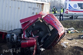 Wypadek tira na \"siódemce\". Nie żyje kierowca (aktualizacja)